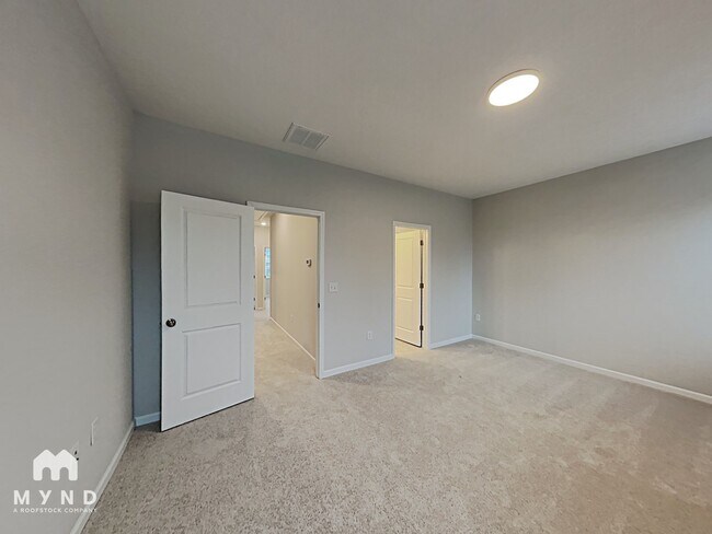 Foto del edificio - 1236 Commack Dr