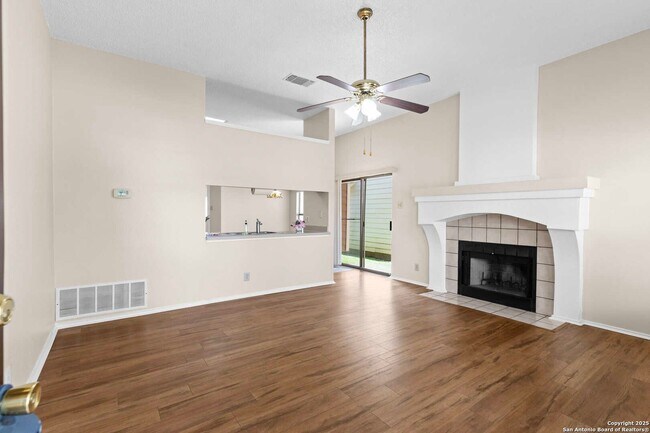 Building Photo - Nicely Updated 3-Bedroom in Northwest Cros...
