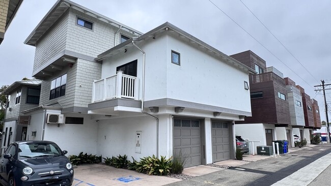 Building Photo - Stunning Townhome in the heart of Encinitas