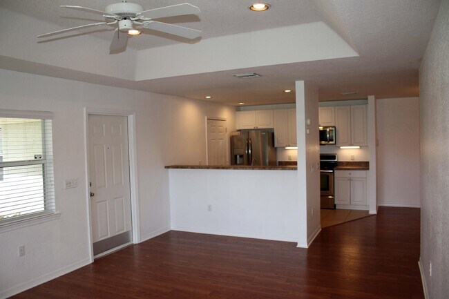 Building Photo - 1761 N Dovetail Dr