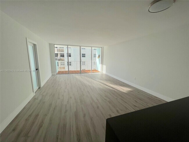 Building Photo - 5838 Collins Ave
