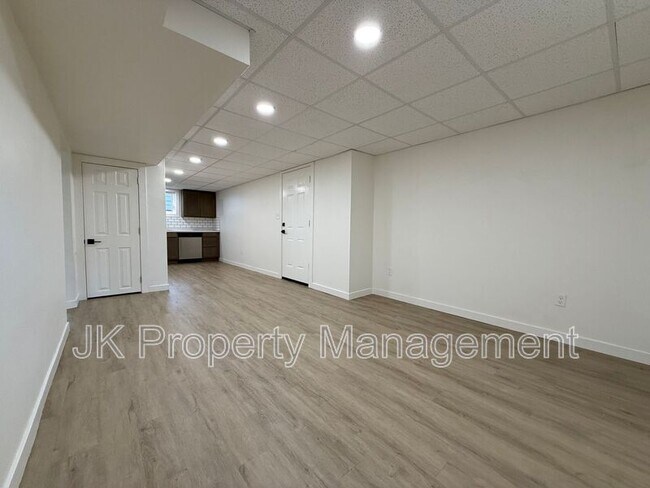 Building Photo - 2000 6th St NE