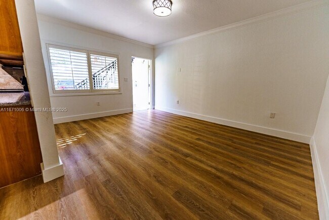 Foto del edificio - 95 Edgewater Dr