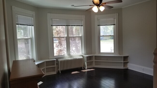 Bright south facing living room - 302 Summit Ave