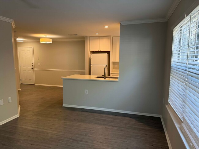 Building Photo - Nicely Updated 1st Floor One Bedroom Condo...