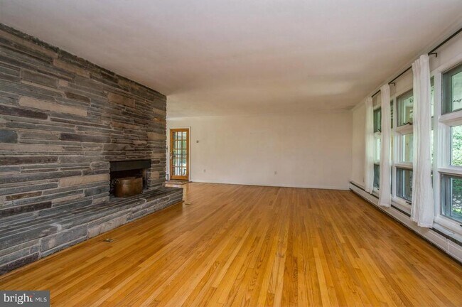 Foto del edificio - 536 Rosedale Rd