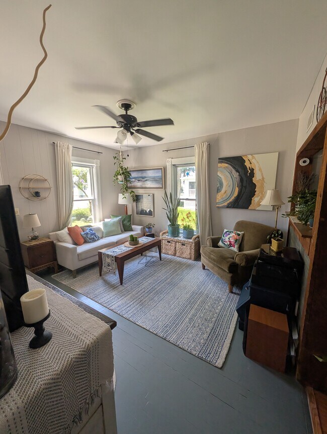 Foto del edificio - 2242 Dixon St