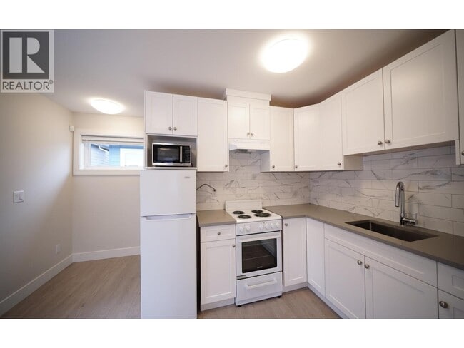 Building Photo - 1044 Quadling Ave