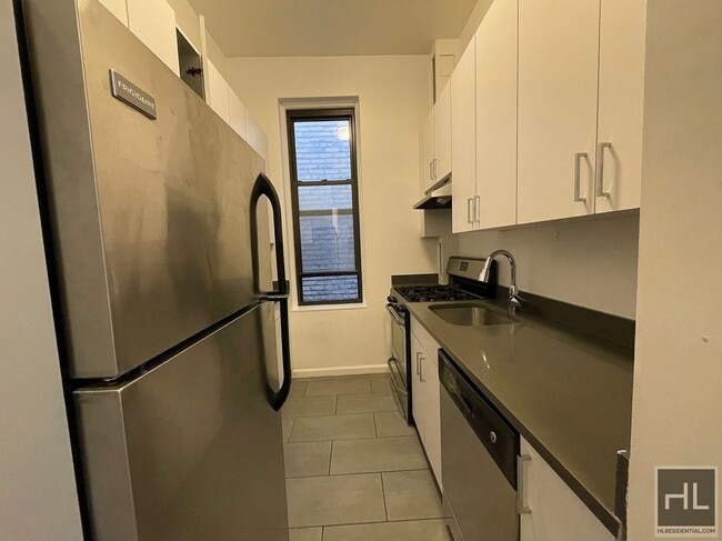 Building Photo - 1 BED IN ELEVATOR BUILDING!