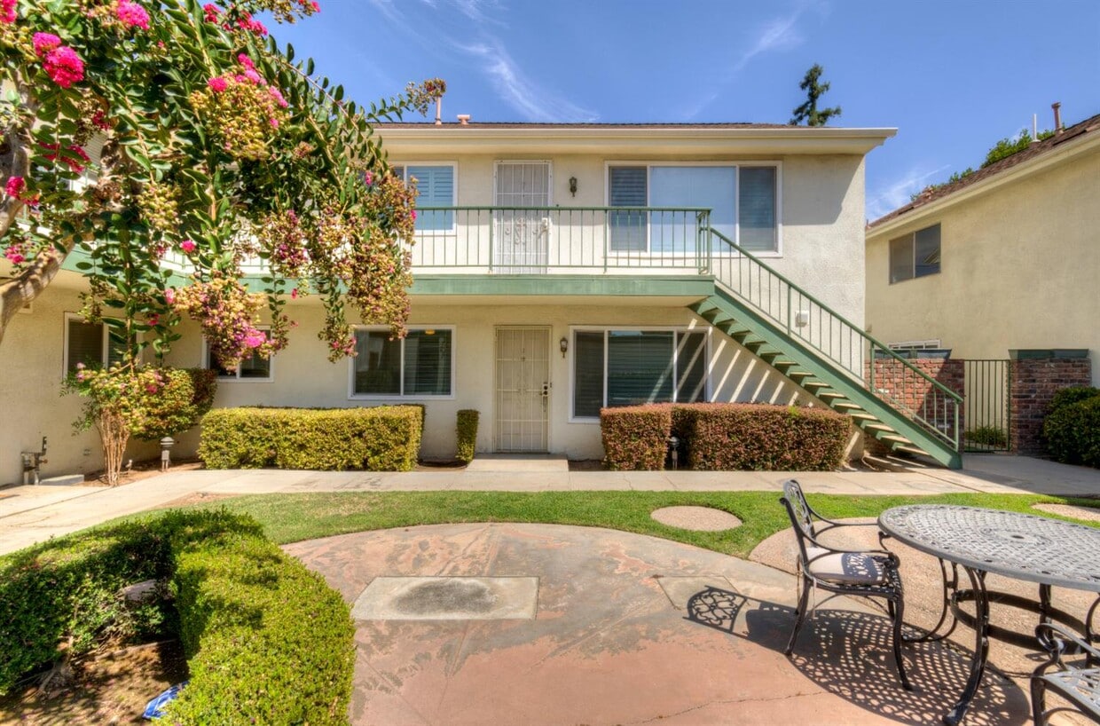 Foto principal - 5085 N Roosevelt Ave