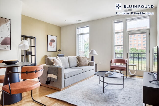 Building Photo - 831 Monroe St