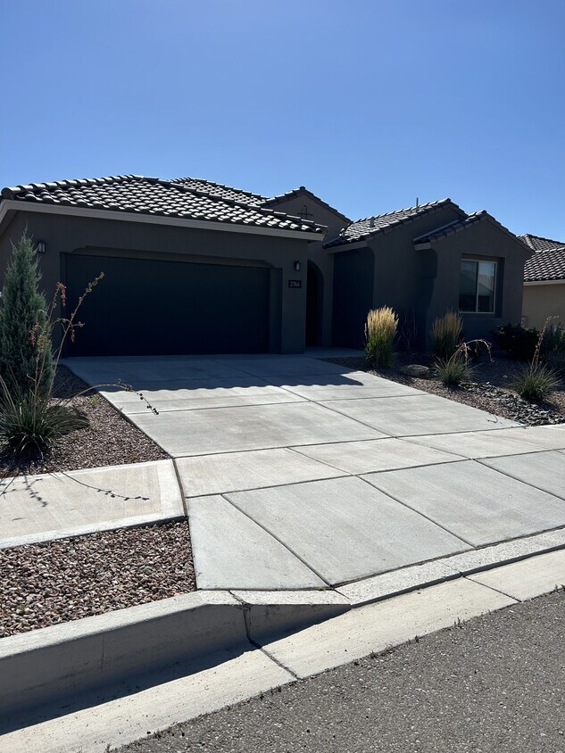 Foto principal - 2764 Kings Canyon Loop NE