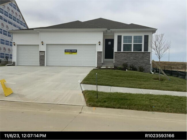 Foto del edificio - Beautiful 2023-Built Elkhorn Home with 3 Bedrooms & 3 Baths