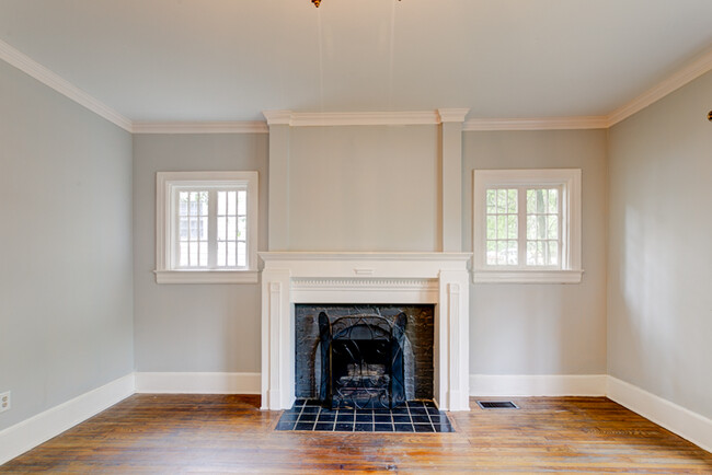 Living Room - 1018 Pinehurst Plz