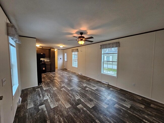 Building Photo - 708 Maple Dr