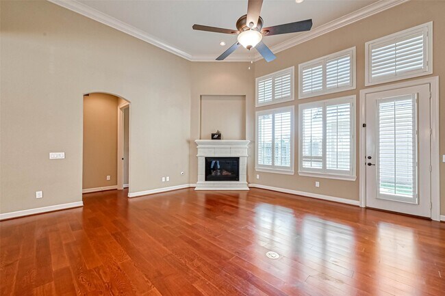 Foto del edificio - 5014 Fairford Dr