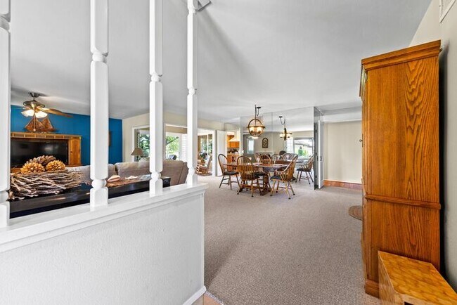 Building Photo - Sweeping Views! Rare and Peaceful 5-home e...