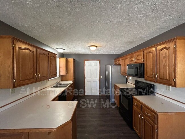 Building Photo - 313 S Dexter Ave