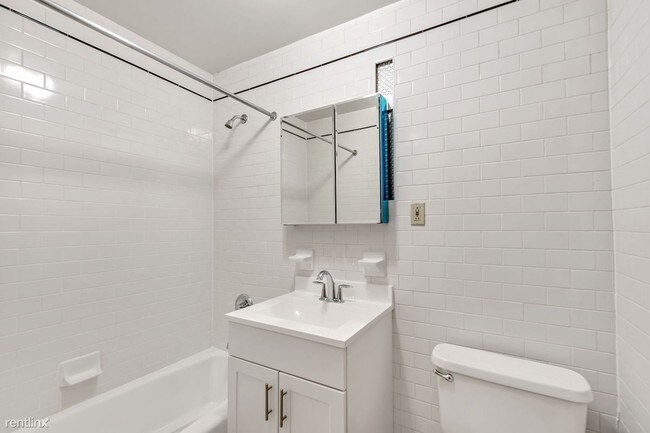 Building Photo - 92 E 208th St