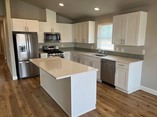 Foto del edificio - Newer Construction 3 Bedroom House in NW Redmond