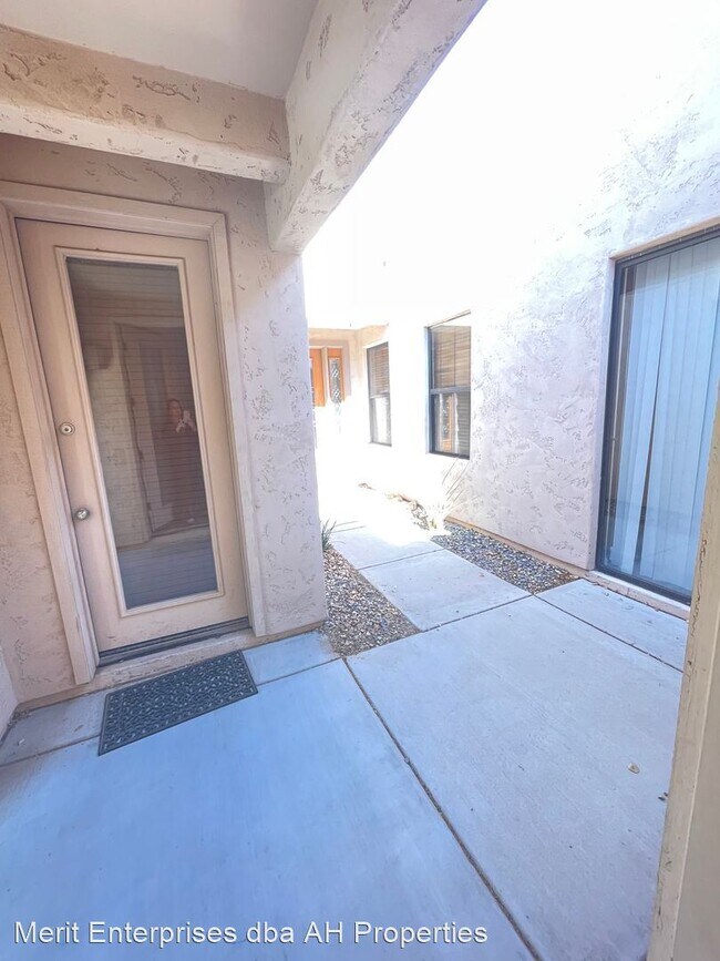 Building Photo - 3 br, 3 bath House - 150 N LAKEVIEW BLVD #15