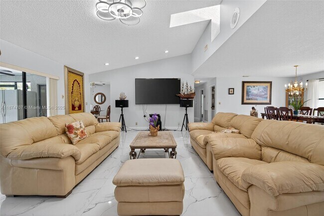 Foto del edificio - 13582 Columbine Ave