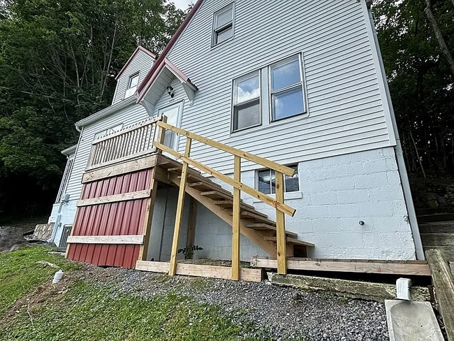 Building Photo - 600 Nicholas St