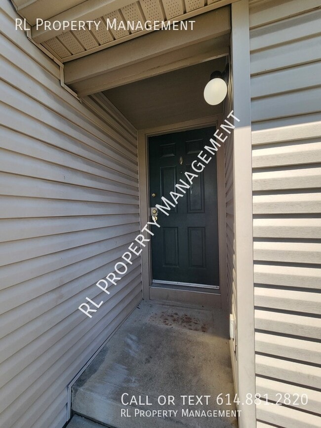 Building Photo - Spacious 2 bedroom 2.5 bathroom condo in t...