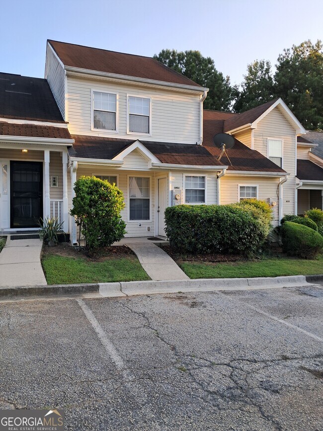 Building Photo - 5926 Dogwood Manor