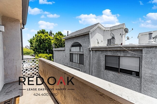 Foto del edificio - 10741 Moorpark St