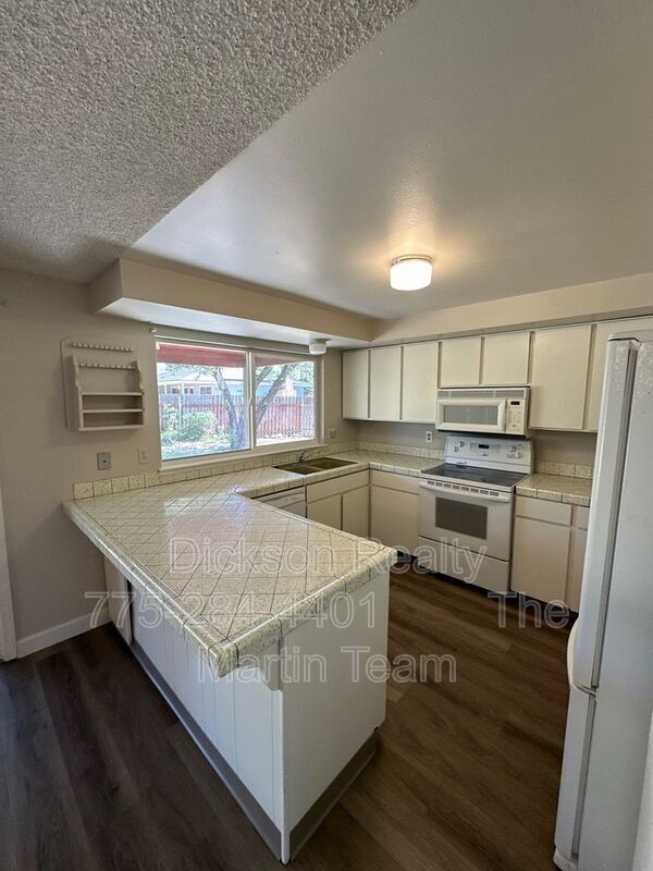 Building Photo - 462 Steffanie Way