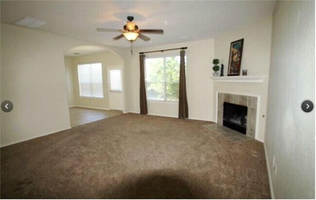 Building Photo - Hard to find 4 bedroom in Master Planned C...