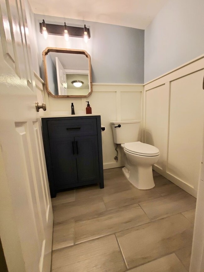 Foto del edificio - Comfort, Space, and Location: 4BR Alexandria Home Near Huntington Metro