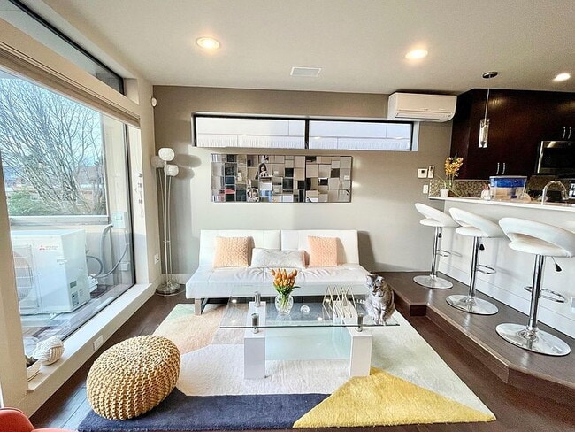 Building Photo - 107B 13th Ave E