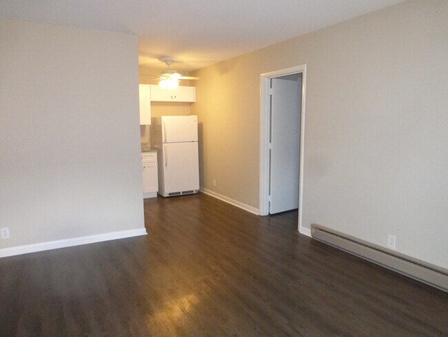 Living area - 2600 Hillsboro Pike