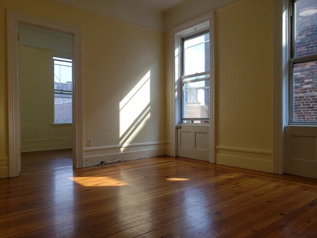 Building Photo - 22 St Nicholas Pl