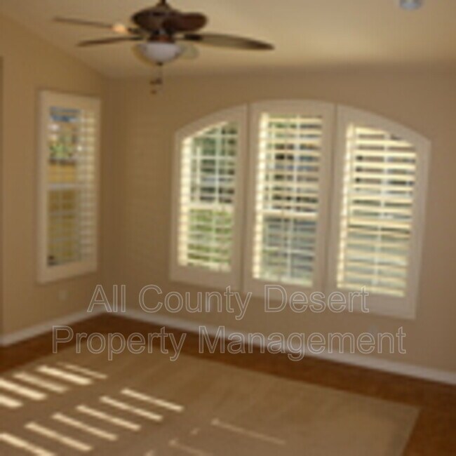 Foto del edificio - 52194 Rosewood Ln