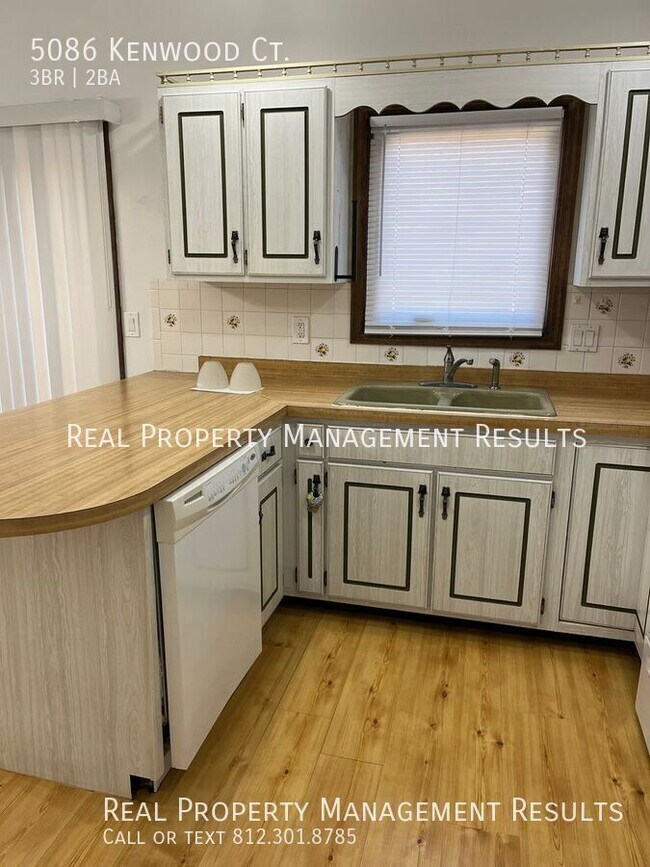 Foto del edificio - 5086 Kenwood Ct