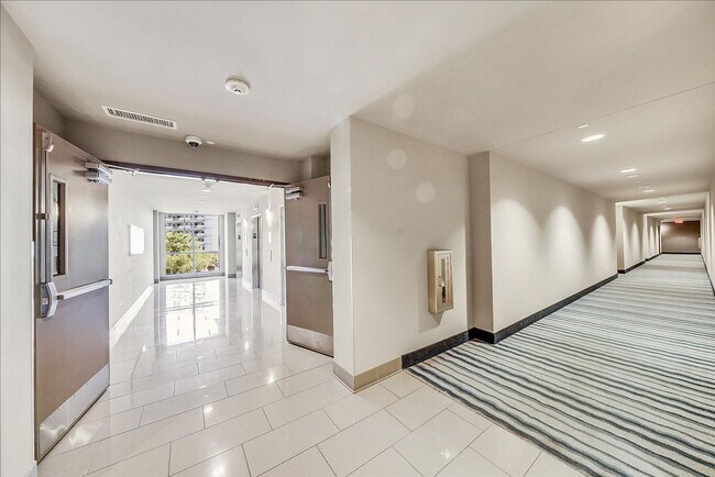 Building Photo - Gorgeous Condo at One Las Vegas!