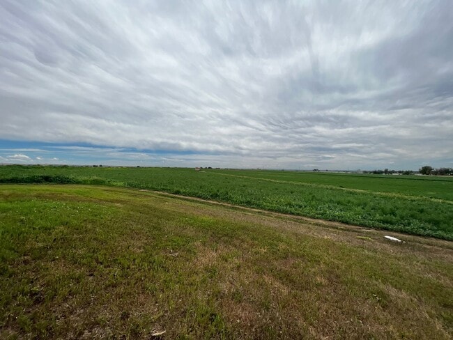 Building Photo - Peaceful Country Living | Mountain Views + Spacious 2 Bed Retreat