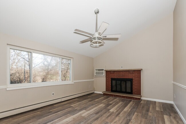 Foto del edificio - 8630 Meadowlark Dr