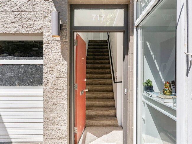 Foto del edificio - Fully renovated 2 level/2 bed/2 bath pearl...