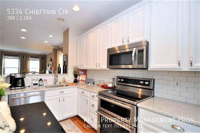 Building Photo - Gorgeous 4 Level End Unit in Upscale Windy...