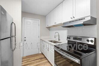 Building Photo - 895a W Sharpe Ave