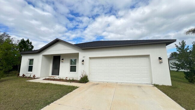 Building Photo - Available NOW! Adorable 4 Bedroom, 2 Bathr...