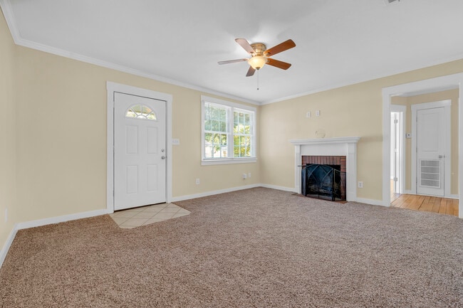 Building Photo - 207 Border Dr E