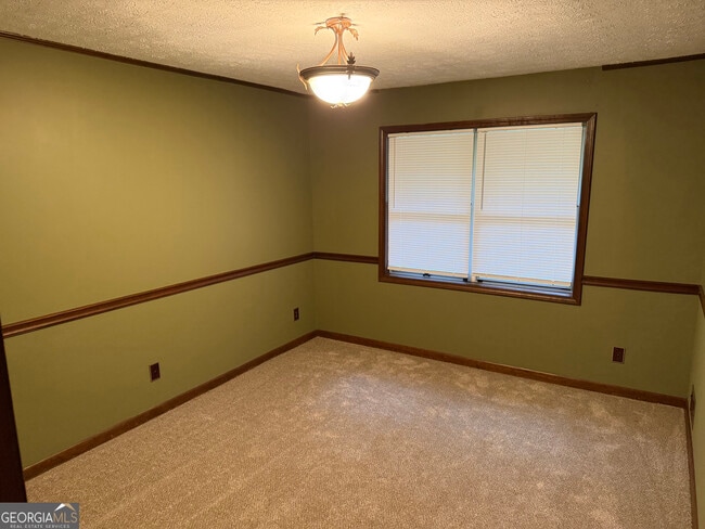 Building Photo - 5254 Deer Run Dr SW
