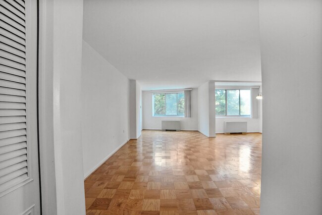 Foto del edificio - 10401 Grosvenor Pl