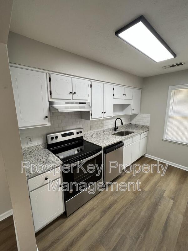 Building Photo - 5766 Spanish Oak Dr
