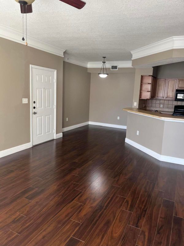 Foto del edificio - 9845 Baywinds Blvd